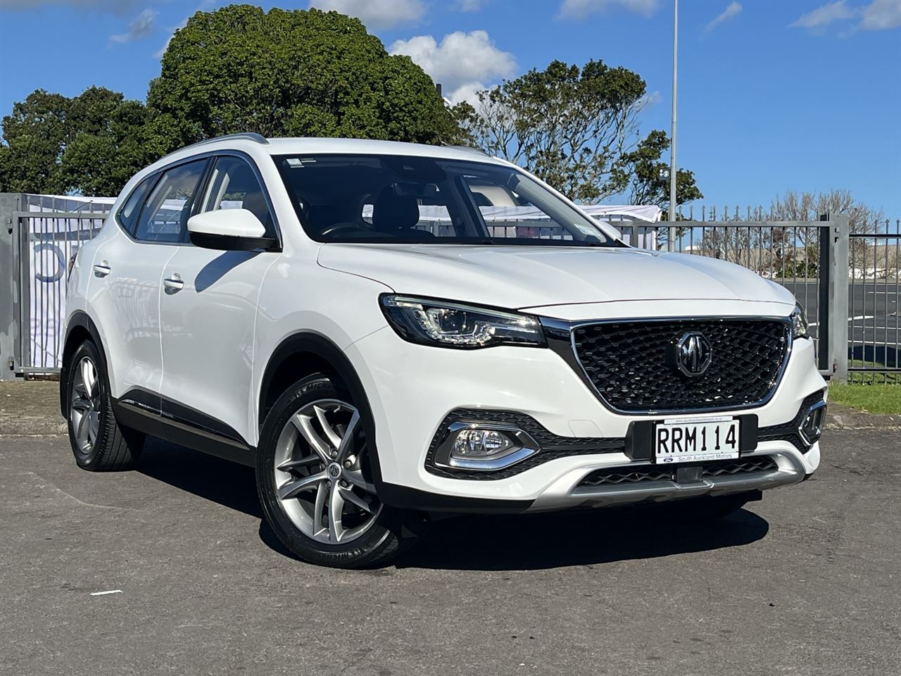 Vehicle image 3