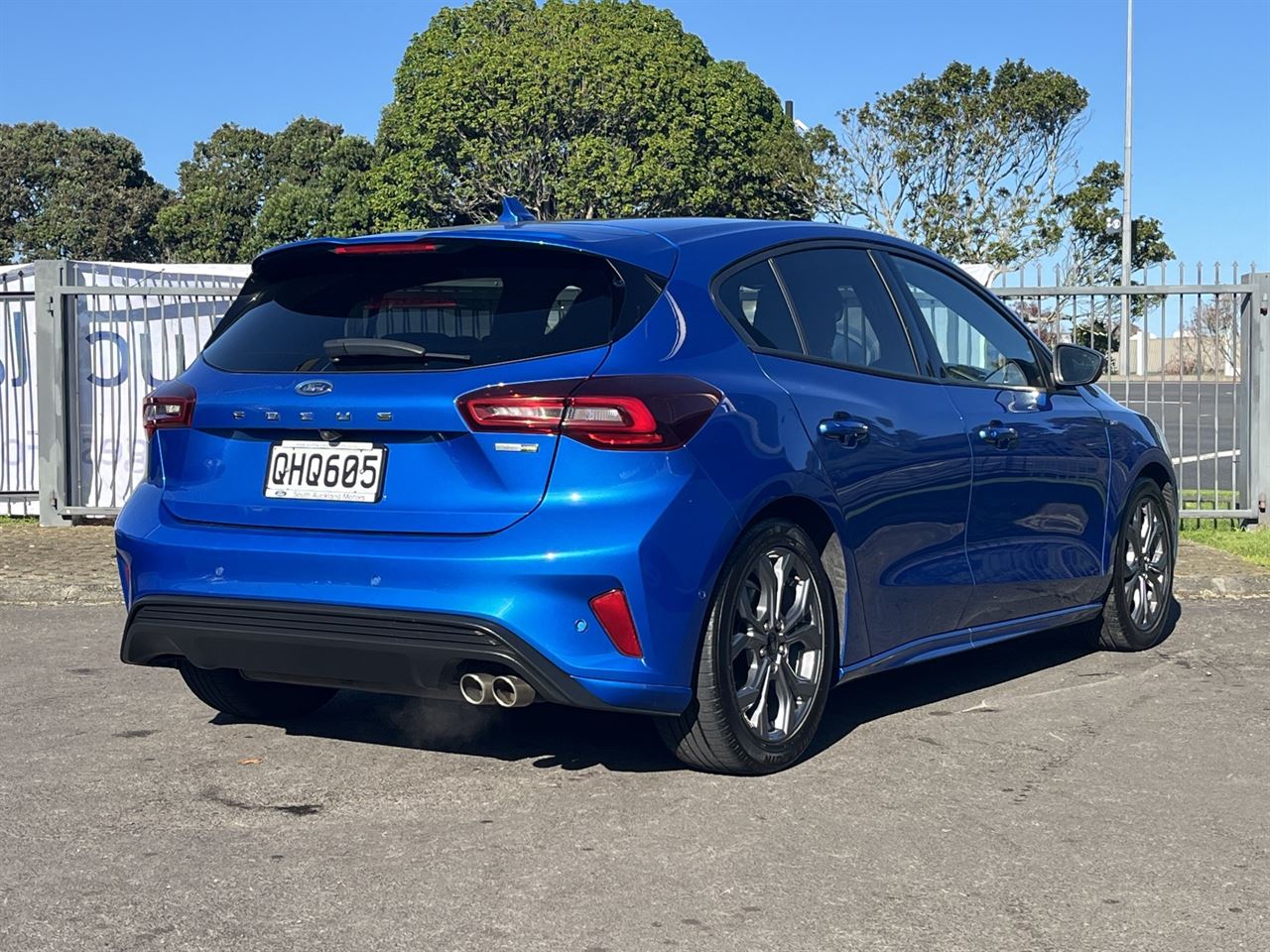 Vehicle image 5