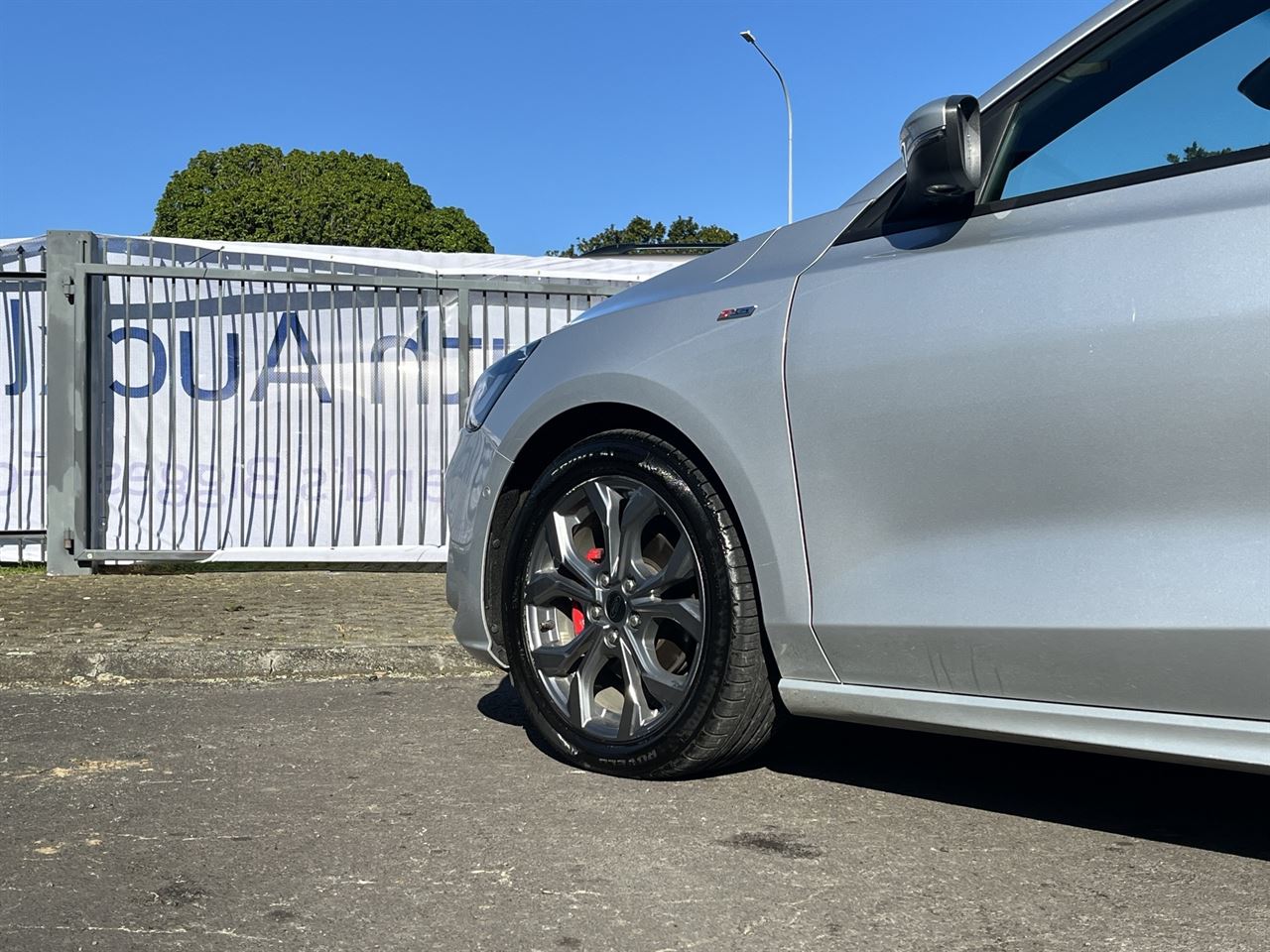 Vehicle image 5