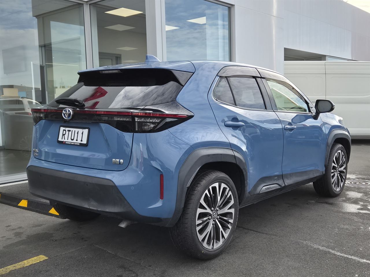 Vehicle image 3