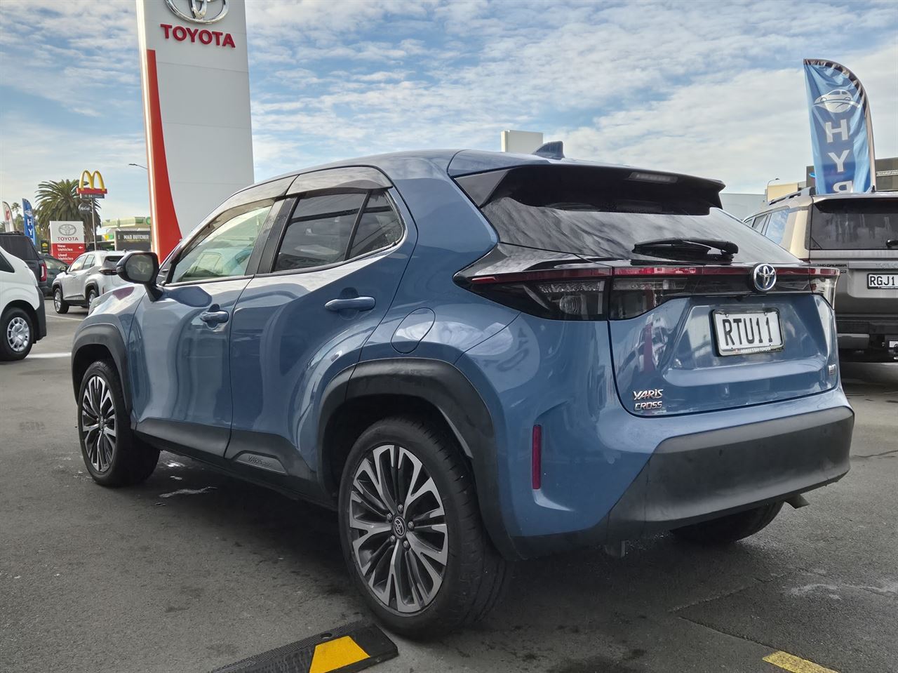 Vehicle image 5
