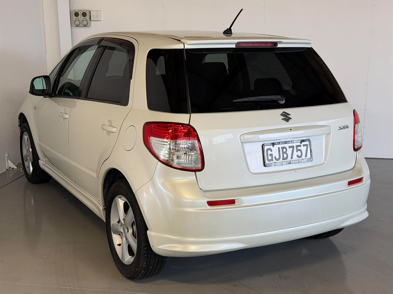 Vehicle image 4