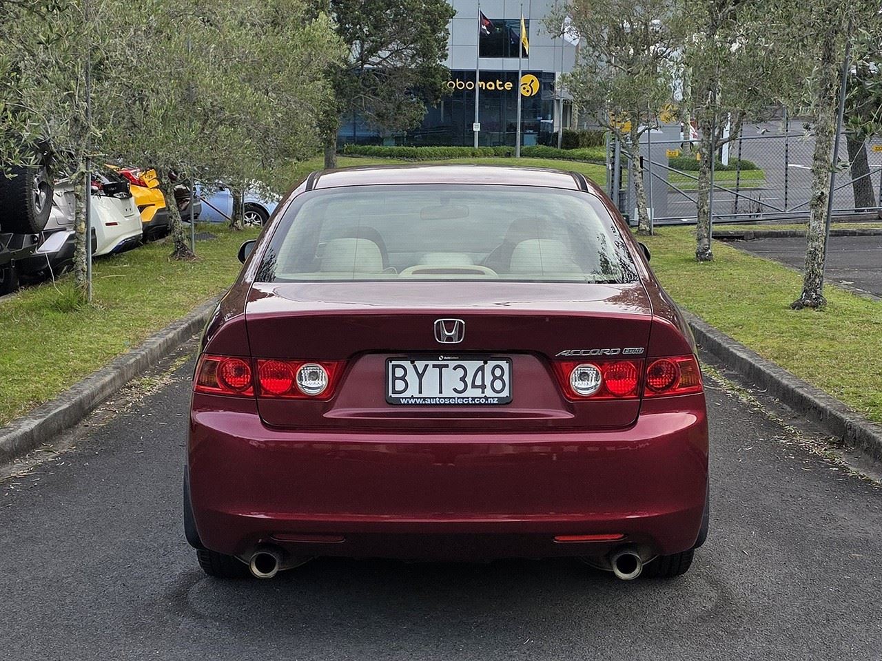 Vehicle image 5