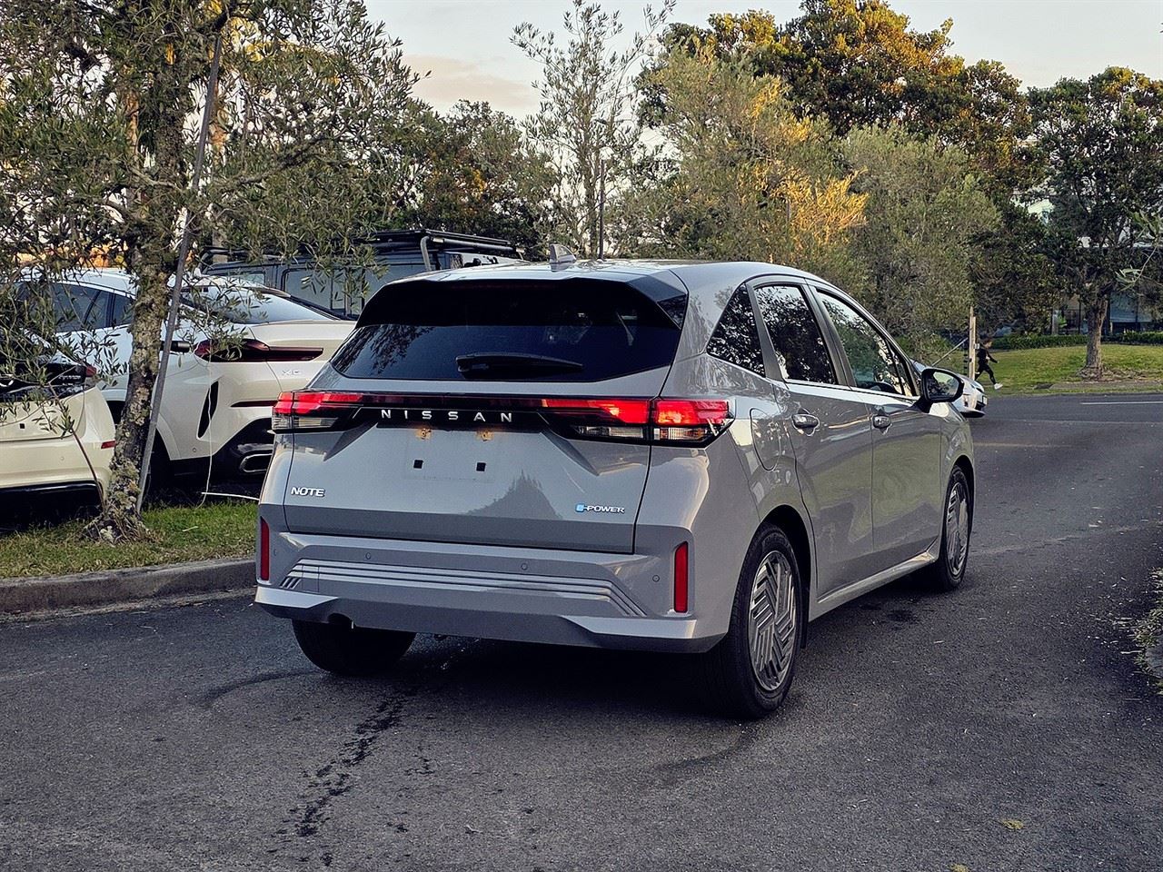 Vehicle image 4