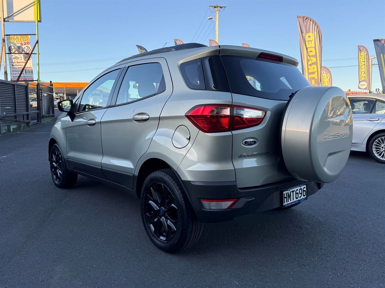 Vehicle image 5