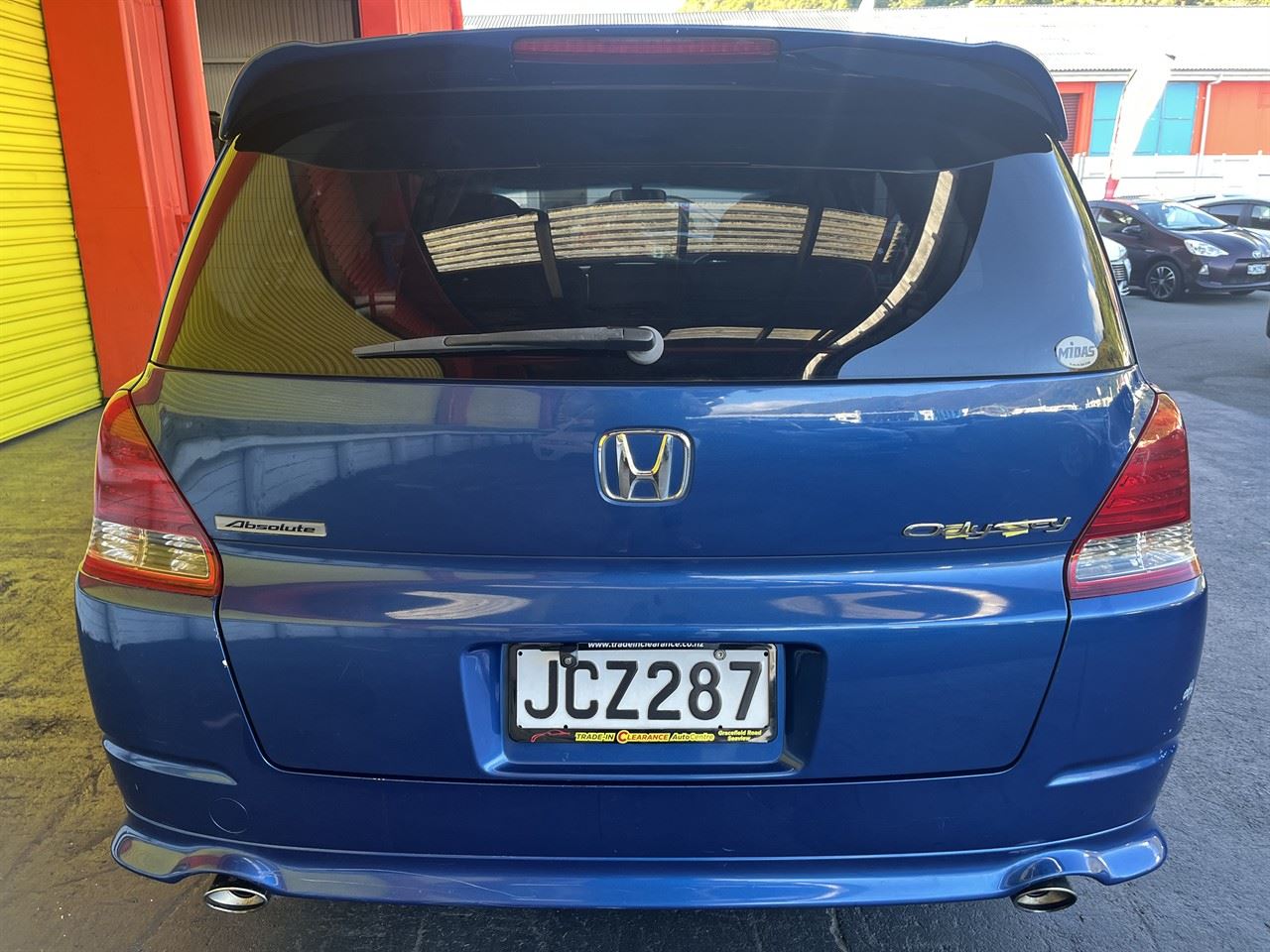 Vehicle image 5