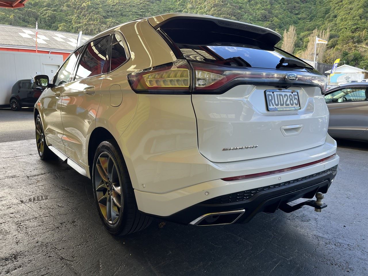 Vehicle image 4