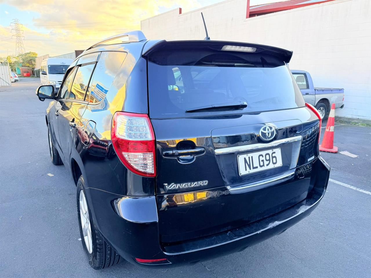 Vehicle image 4