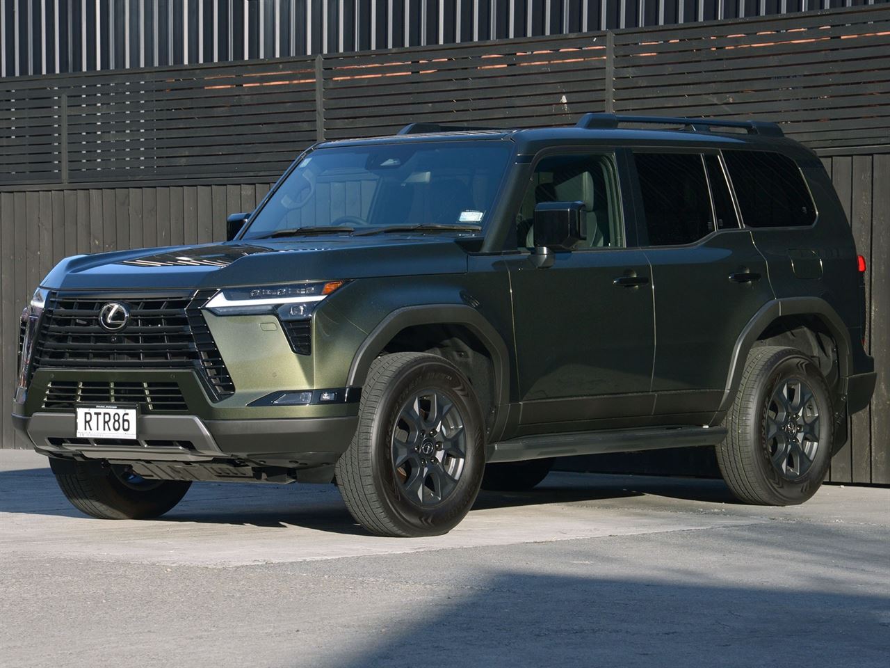 Vehicle image 5