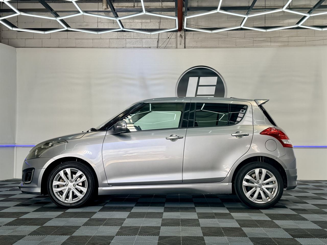 Vehicle image 5