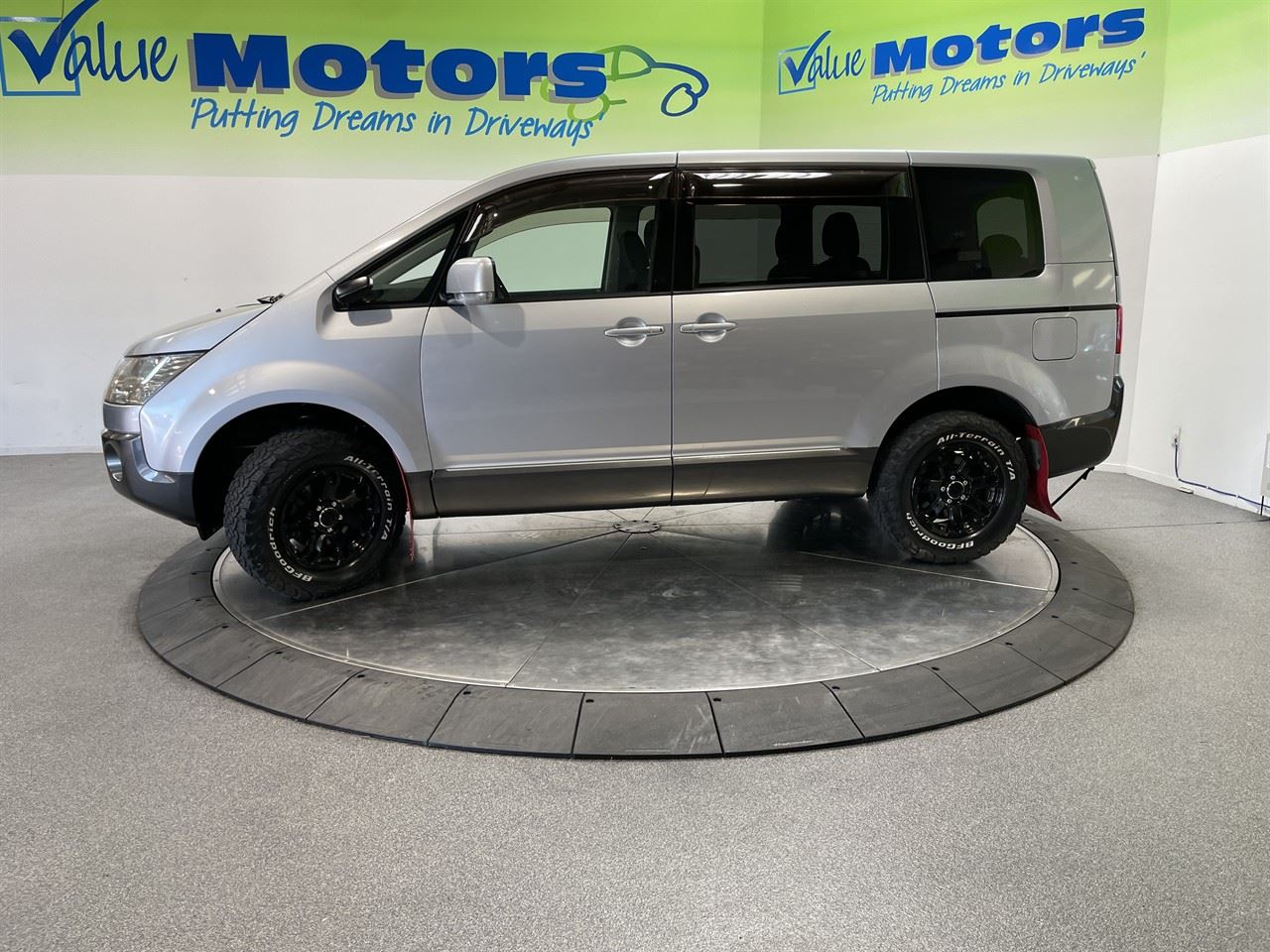Vehicle image 4