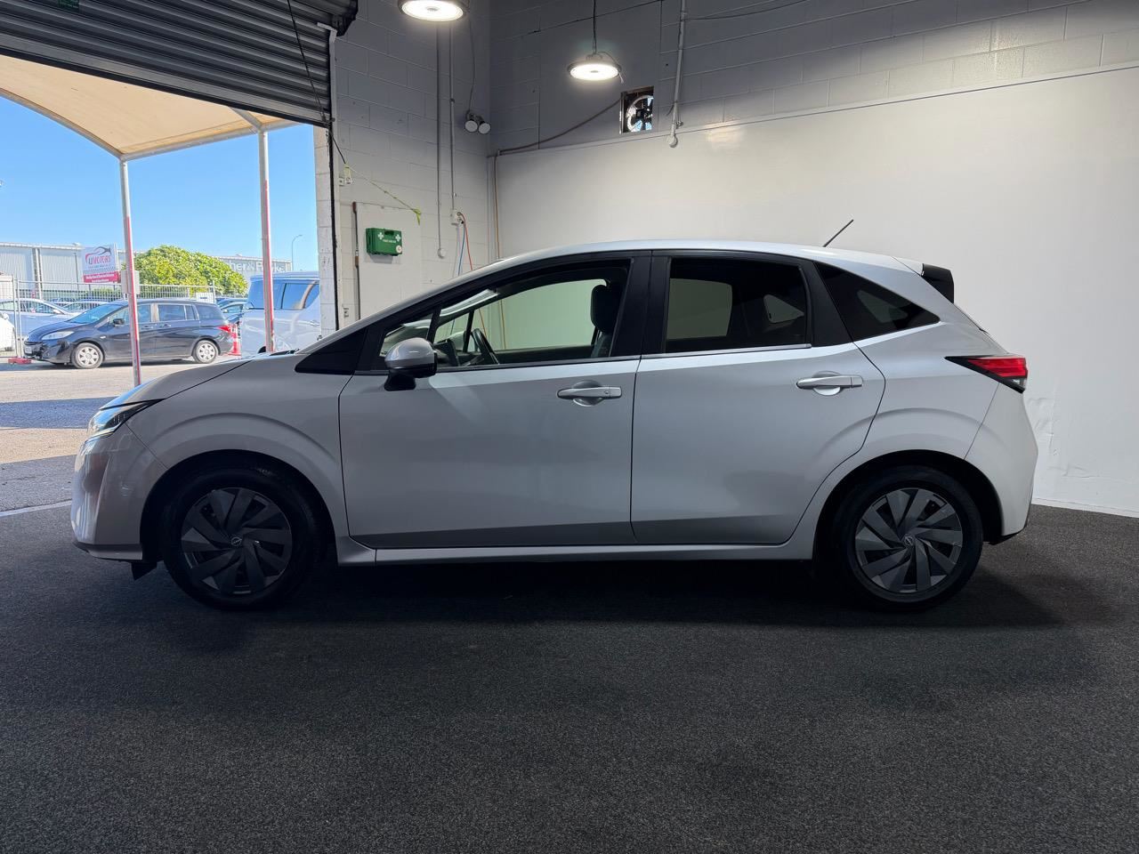 Vehicle image 4