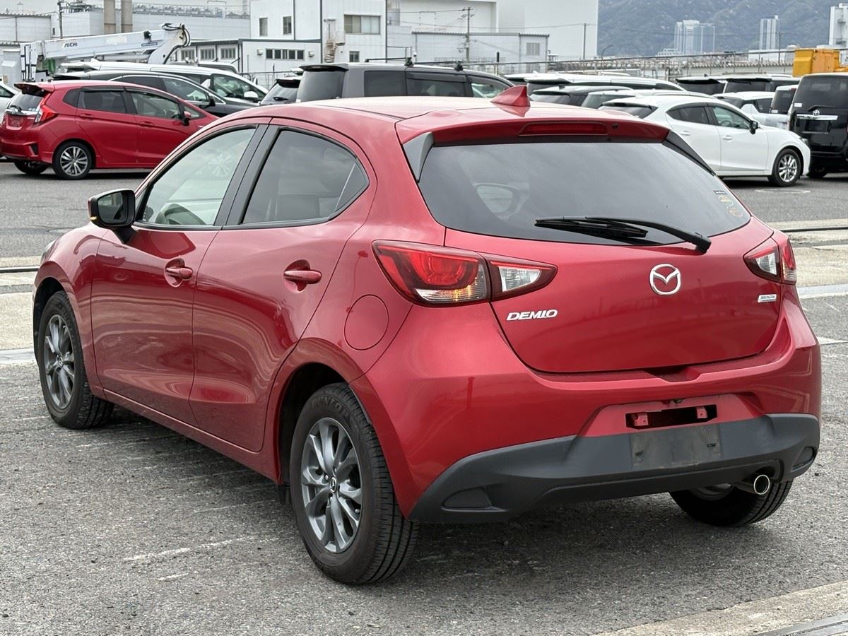 Vehicle image 4