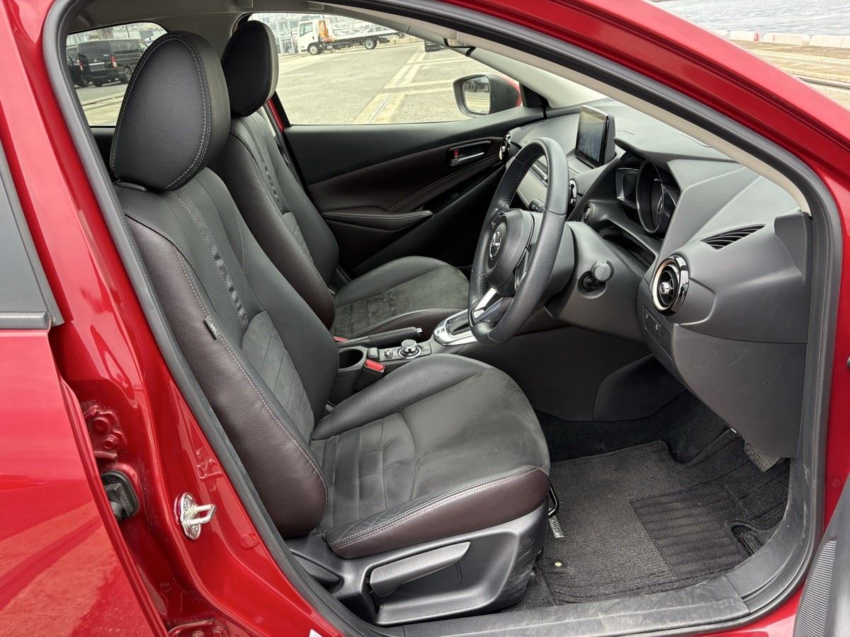 Vehicle image 5