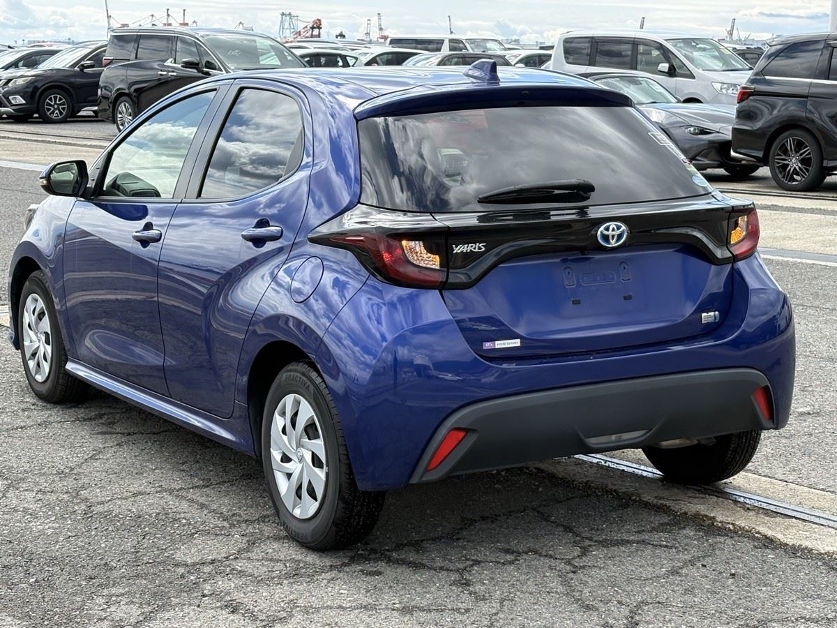 Vehicle image 4