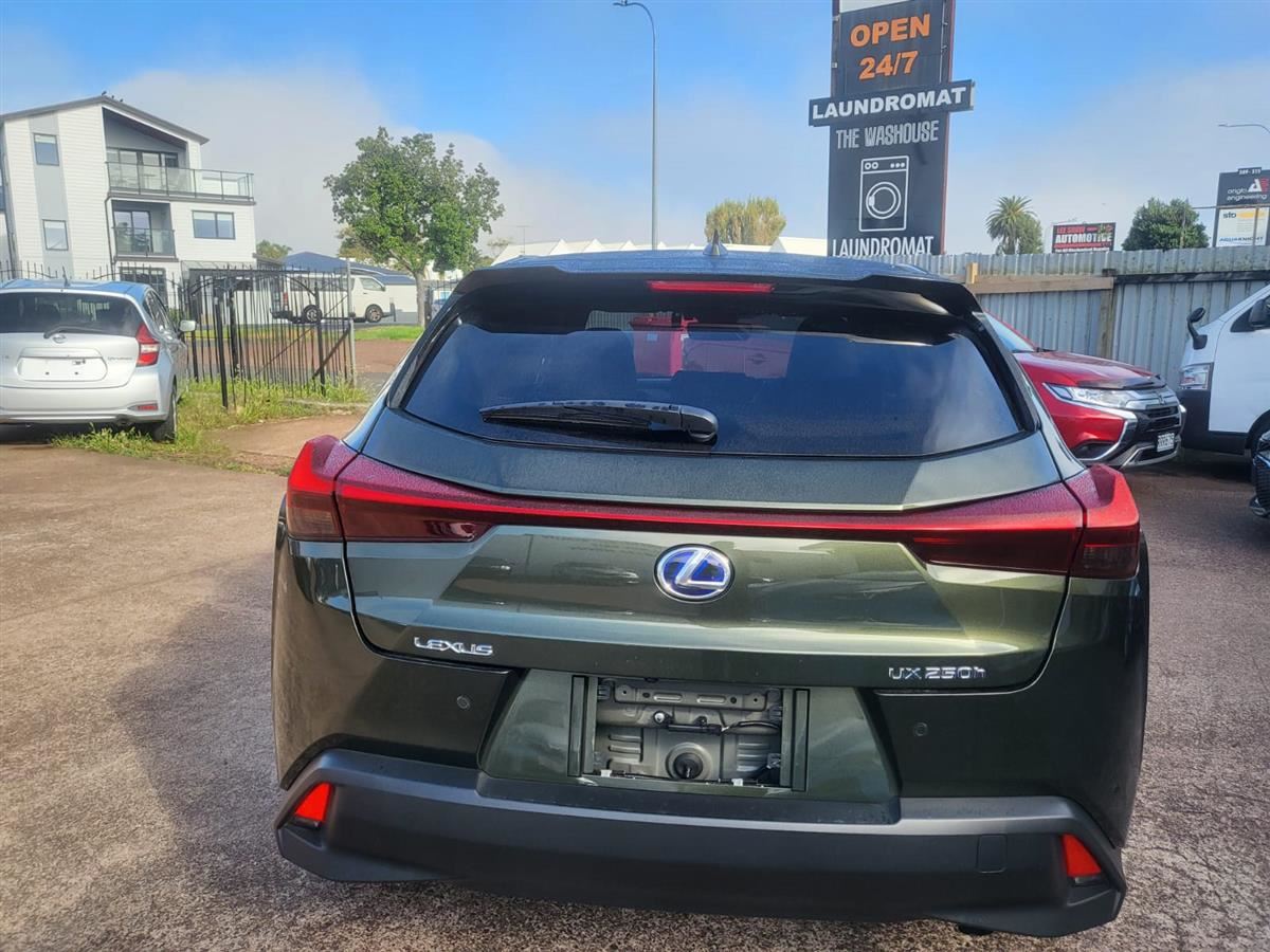 Vehicle image 5