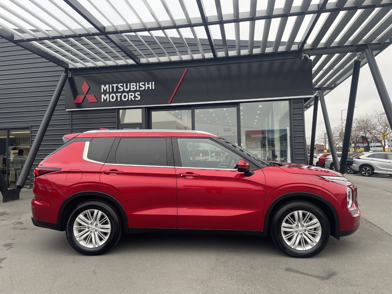 Vehicle image 4