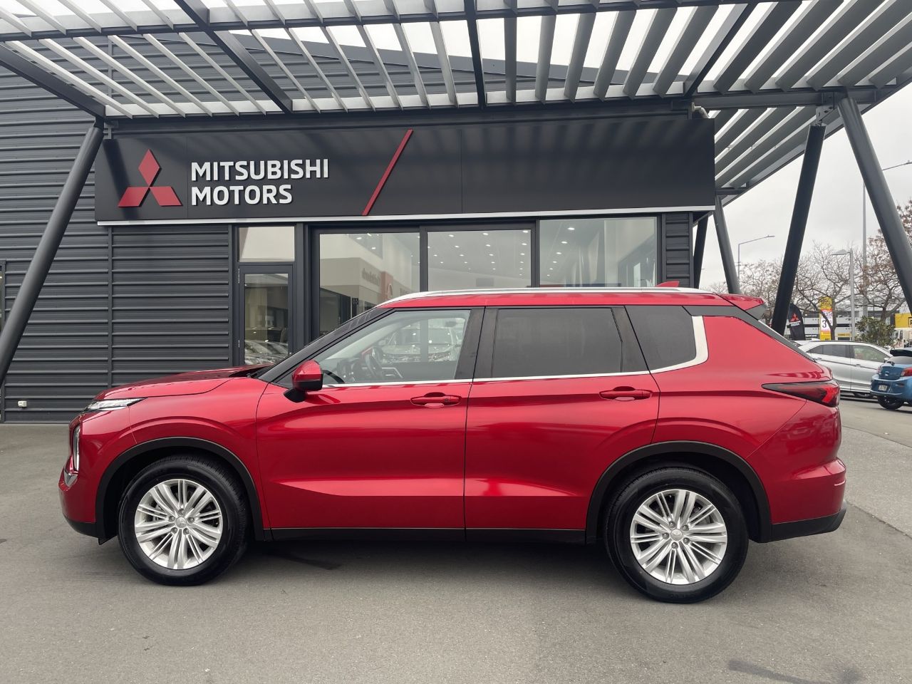 Vehicle image 5