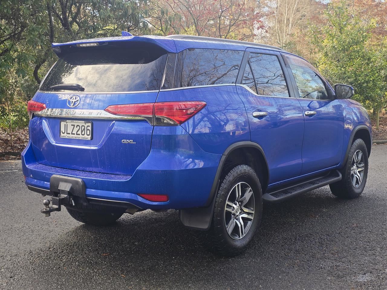 Vehicle image 5