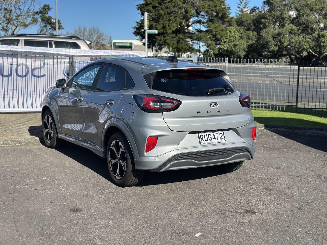Vehicle image 4