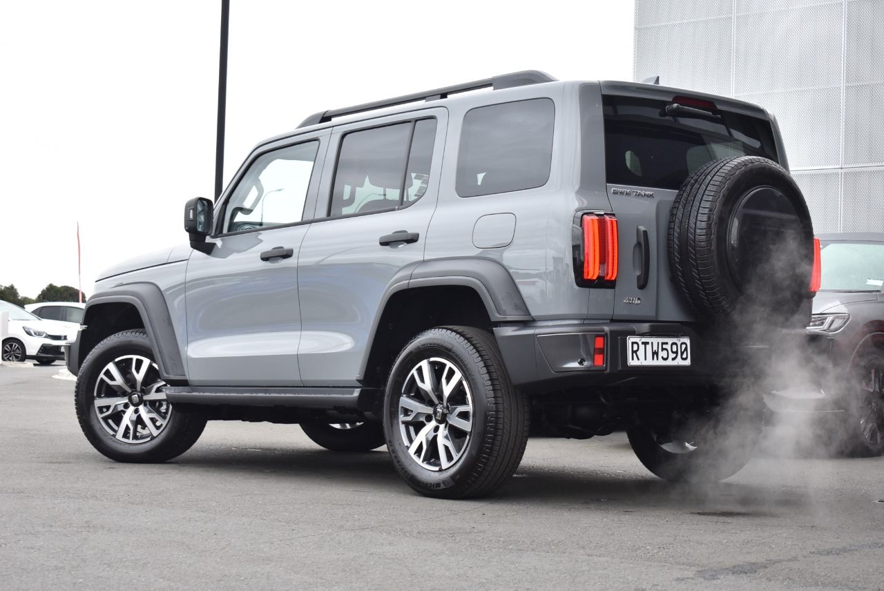Vehicle image 4