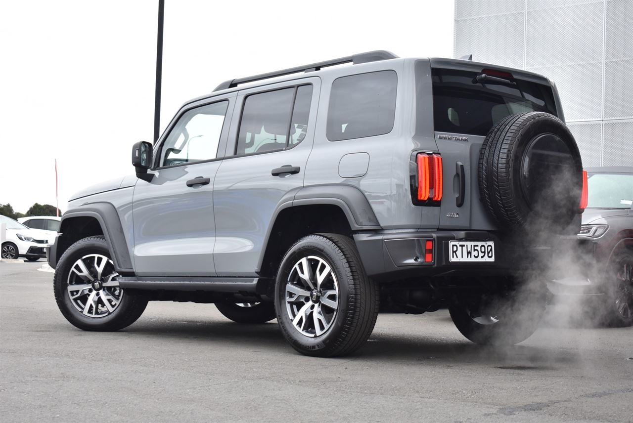 Vehicle image 4
