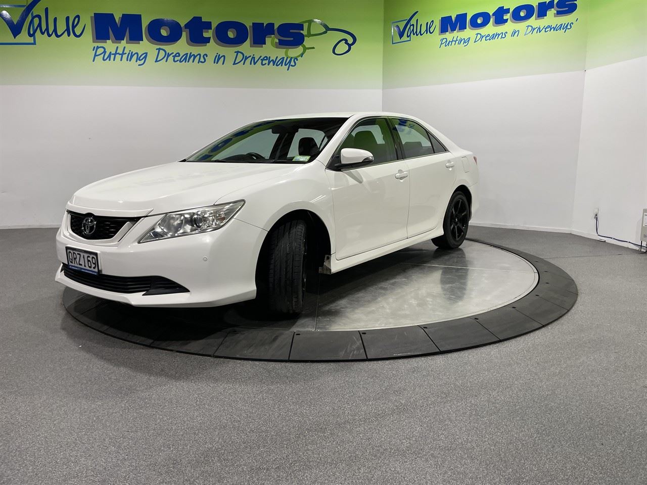 Vehicle image 3