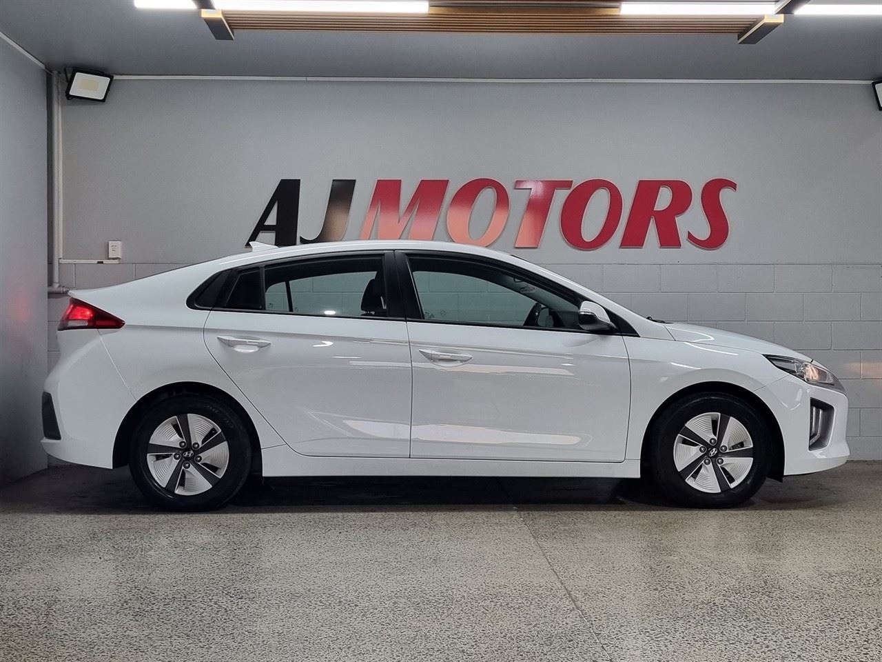 Vehicle image 5