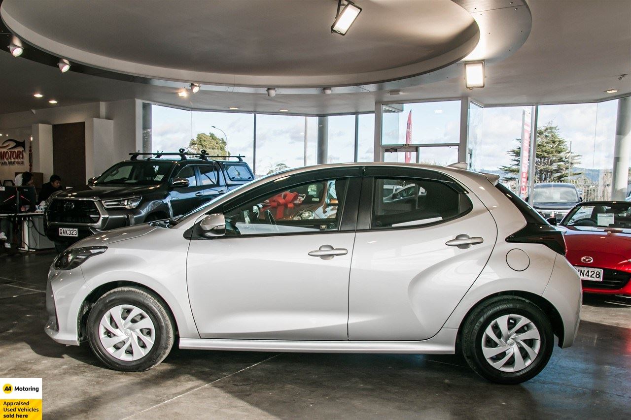 Vehicle image 3