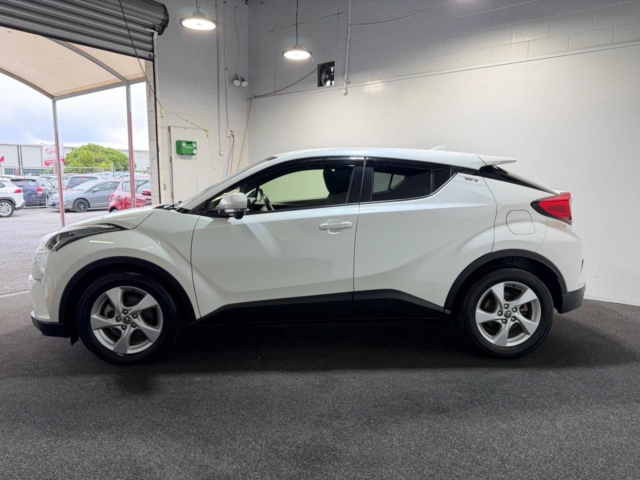 Vehicle image 4