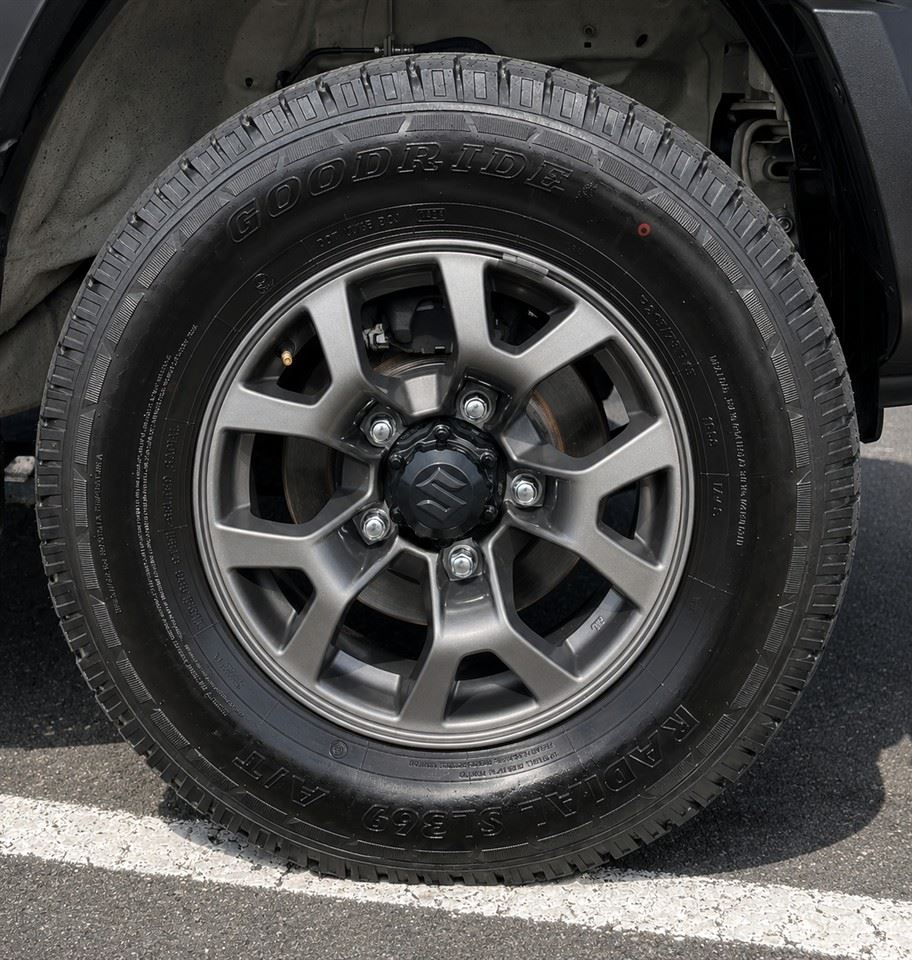 Vehicle image 4