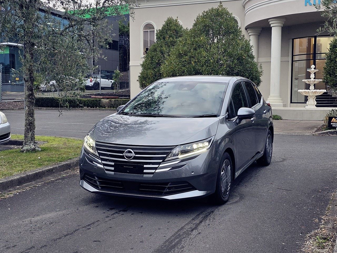 Vehicle image 4