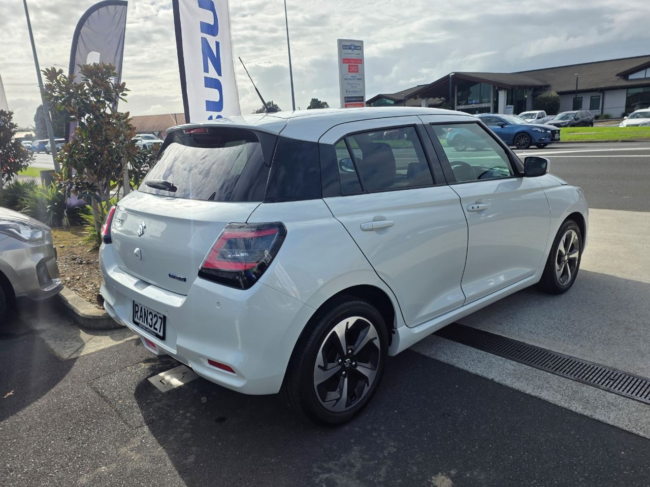 Vehicle image 5