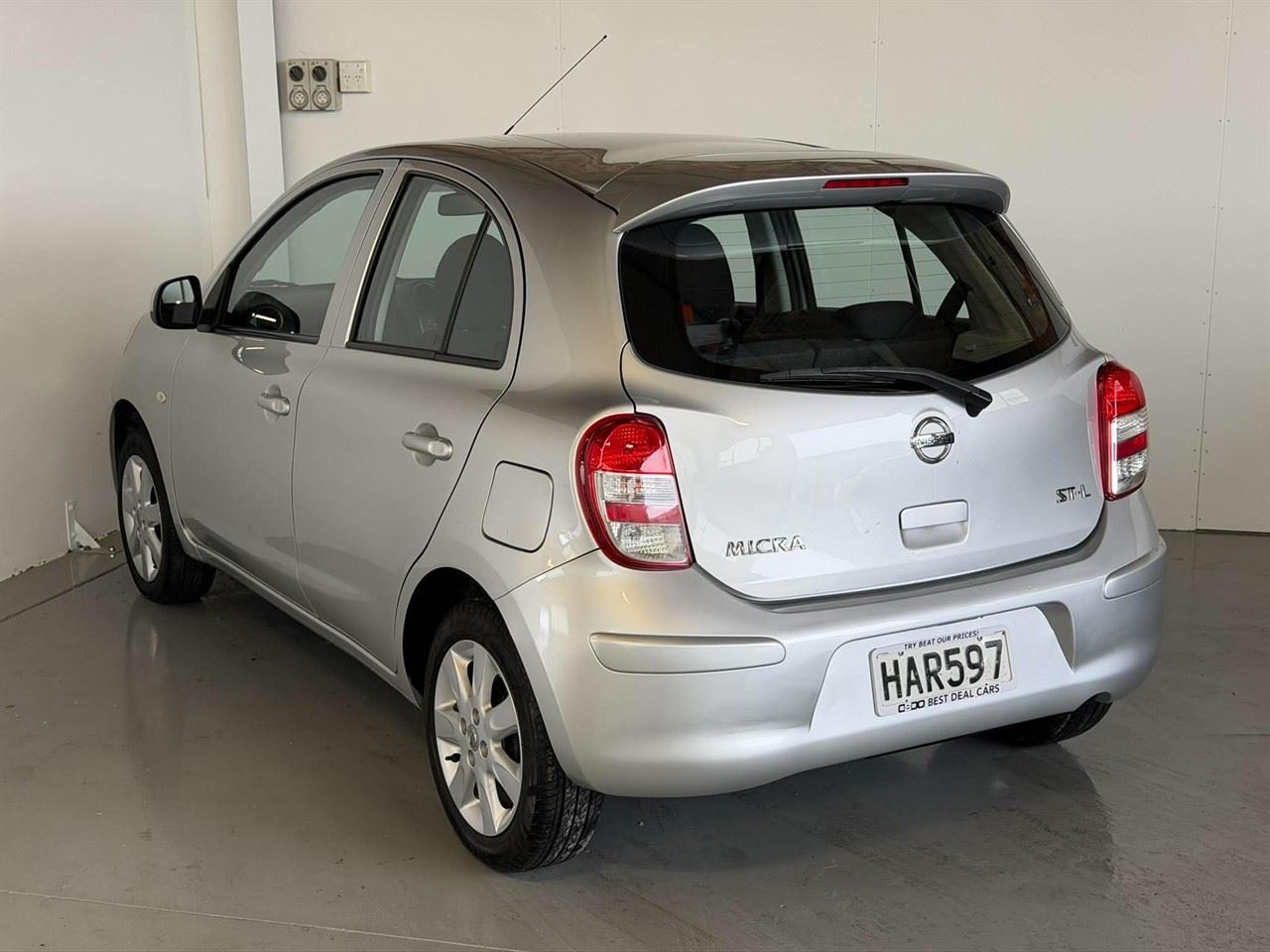 Vehicle image 4