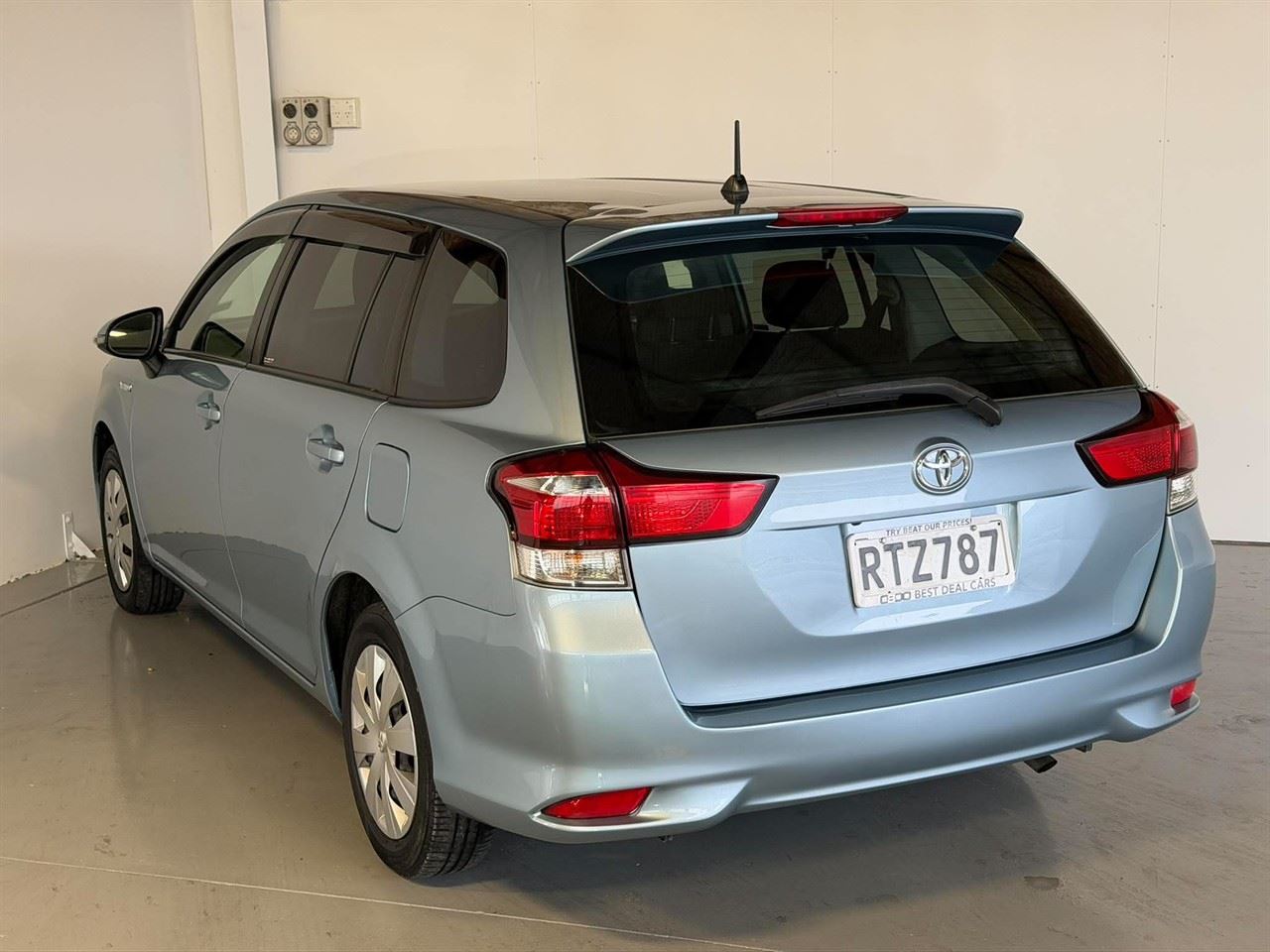 Vehicle image 4