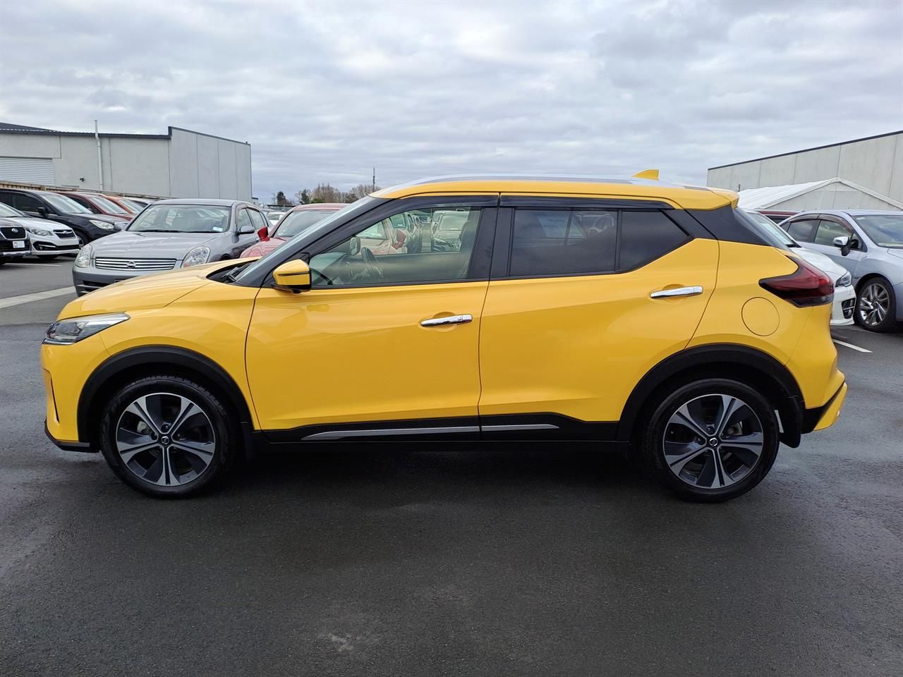 Vehicle image 4