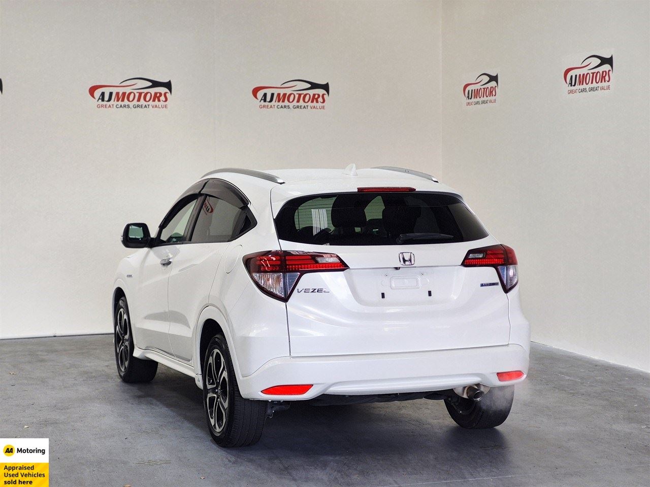 Vehicle image 5
