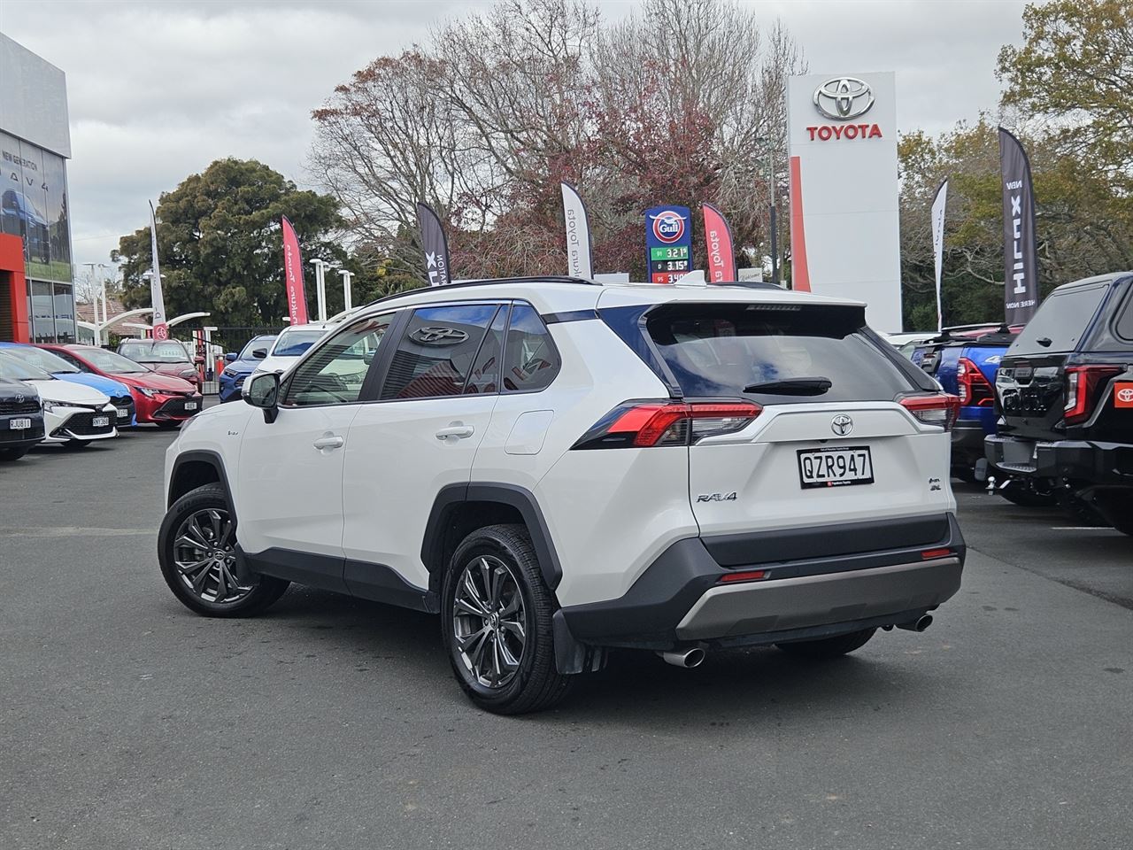 Vehicle image 3