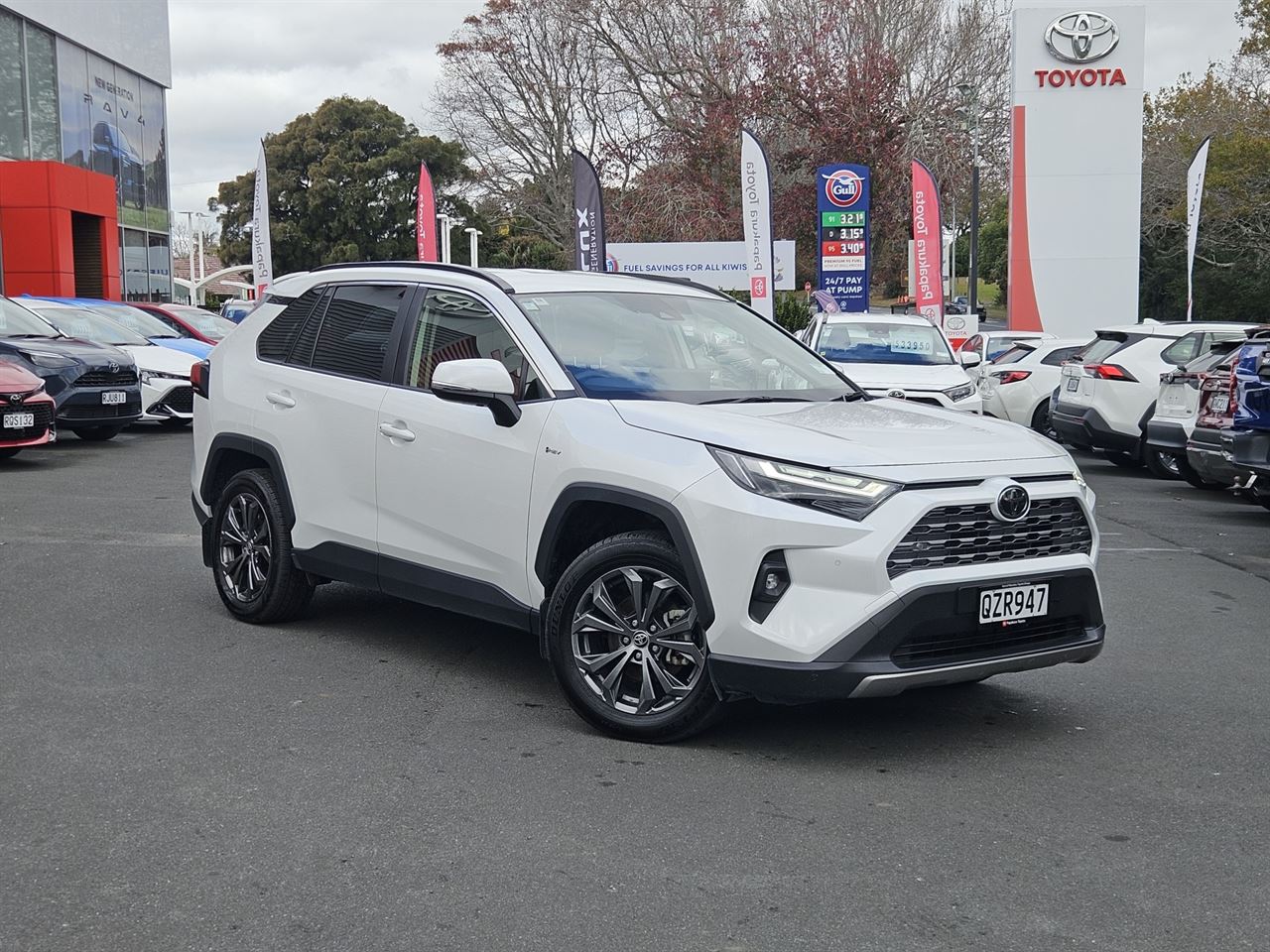 Vehicle image 5