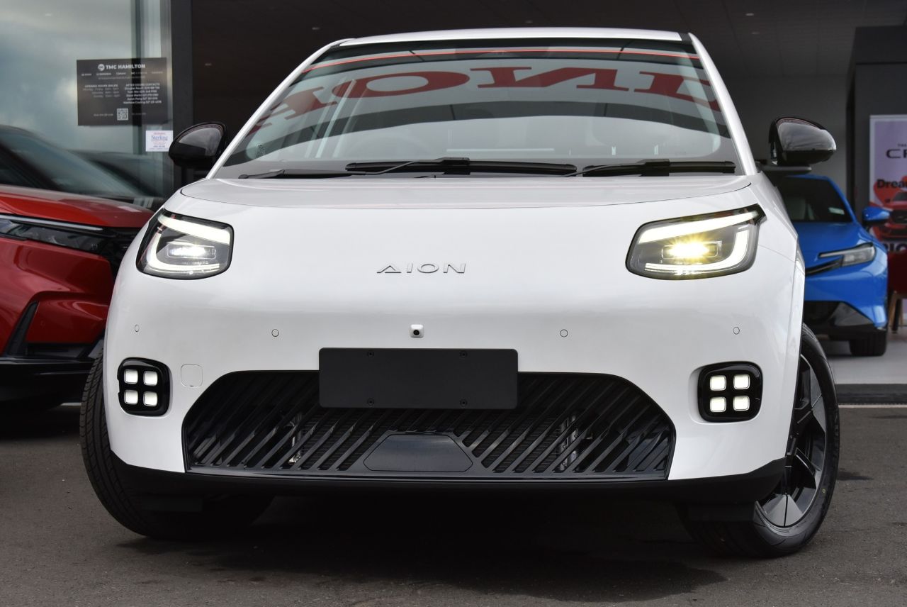 Vehicle image 3