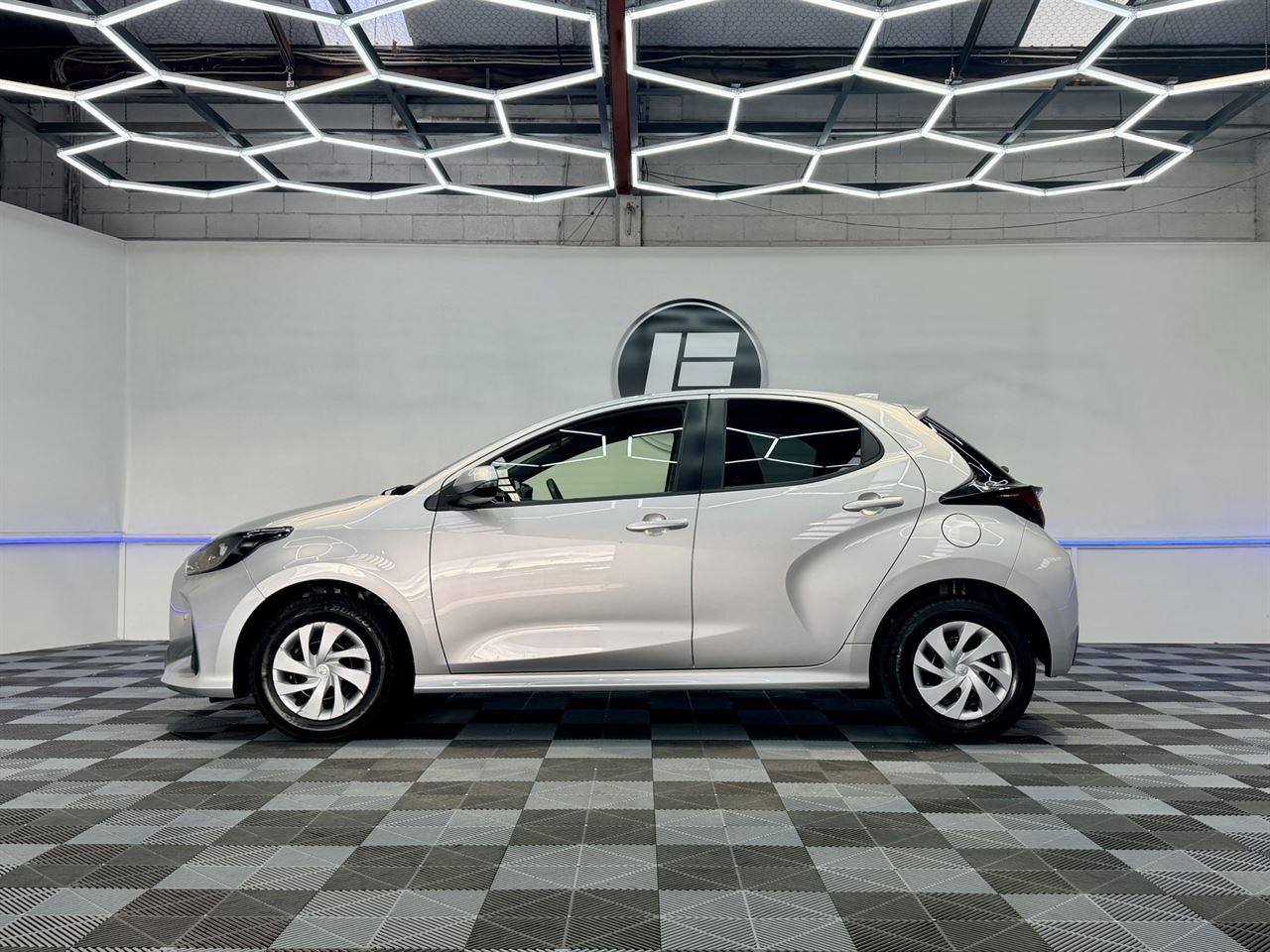 Vehicle image 5