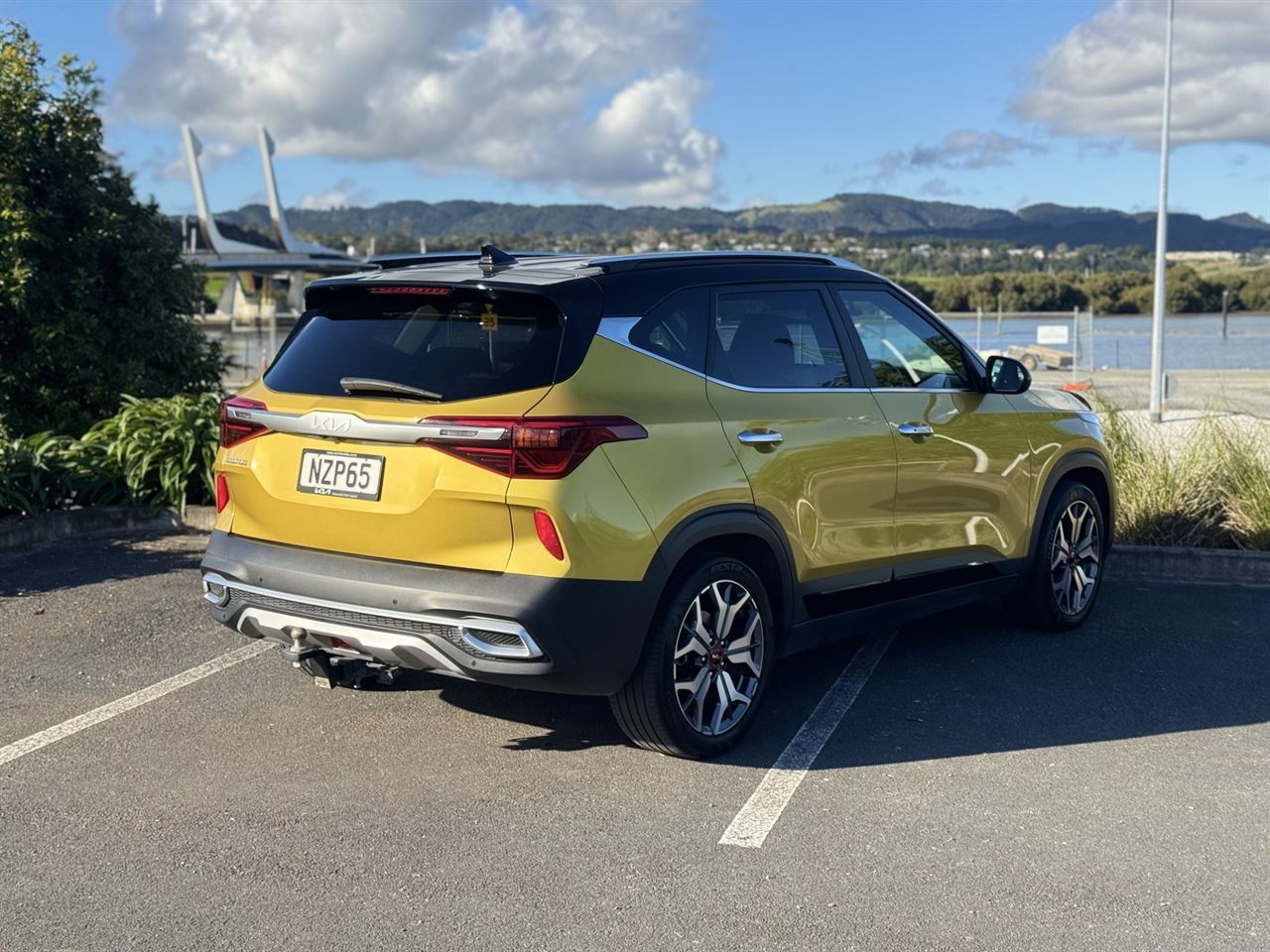 Vehicle image 3
