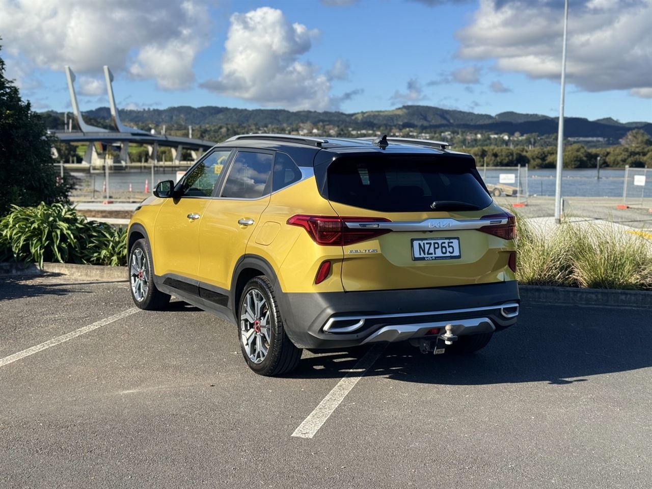 Vehicle image 5