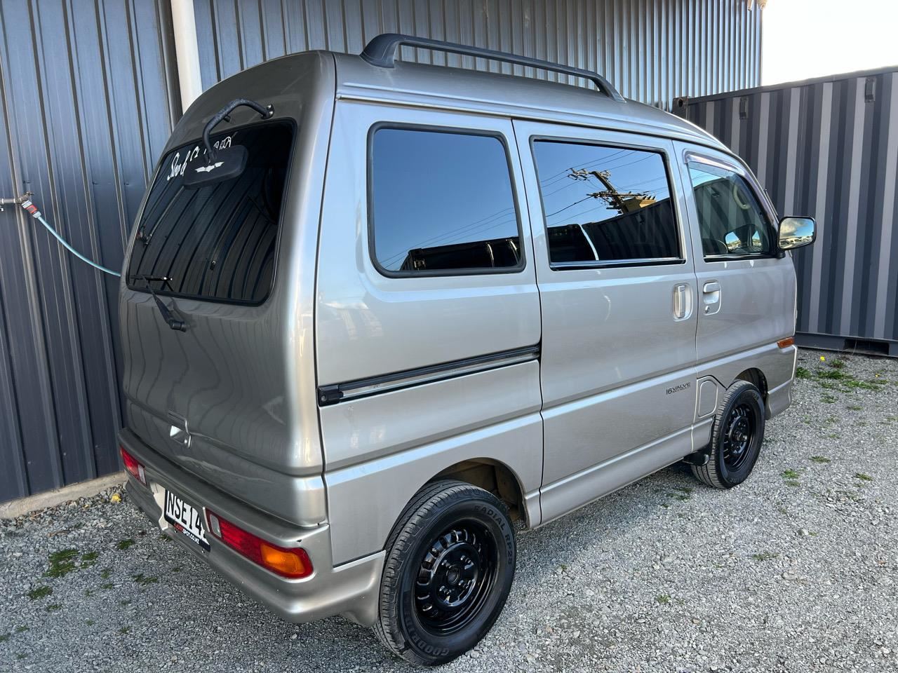 Vehicle image 4