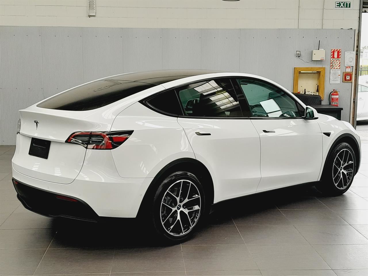 Vehicle image 4