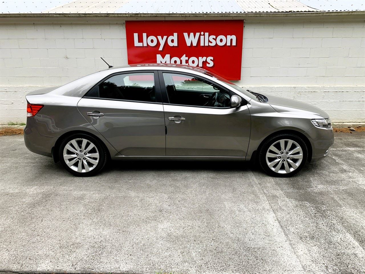 Vehicle image 3