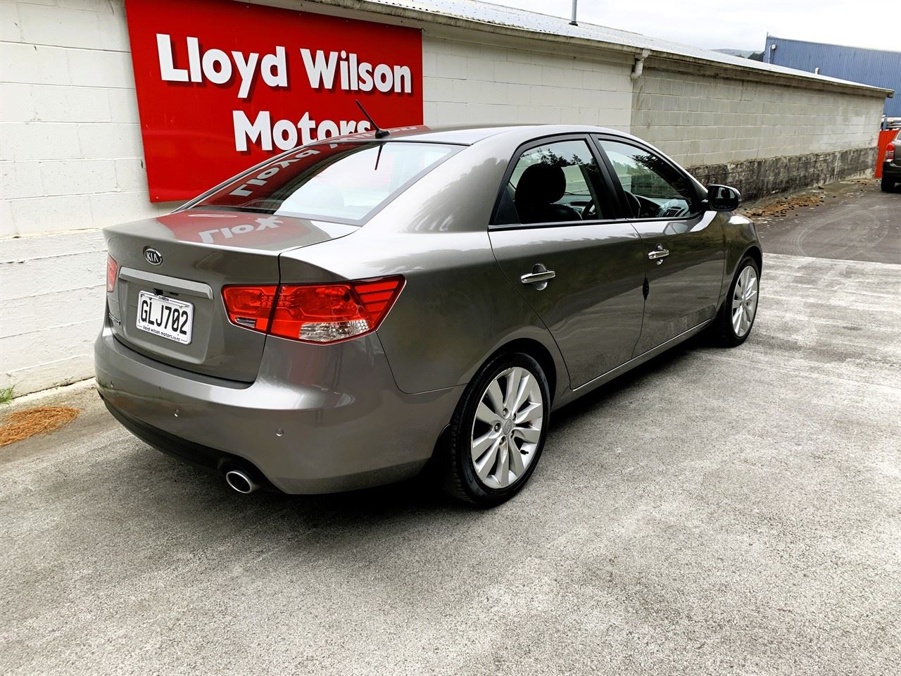 Vehicle image 4