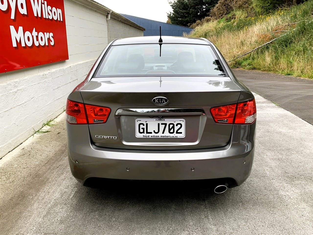 Vehicle image 5