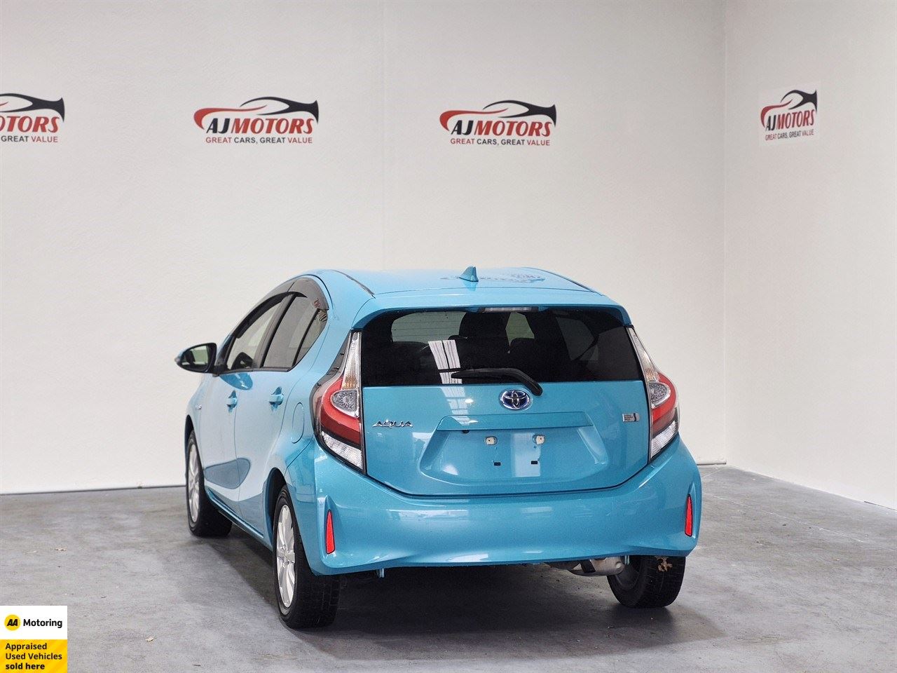 Vehicle image 5