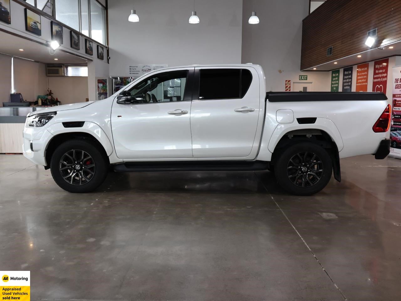 Vehicle image 5